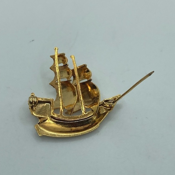 Vtg Damascene Spanish Pirate Ship Sail boat Gold Tone Black Enamel Brooch 1.5” - Picture 3 of 6